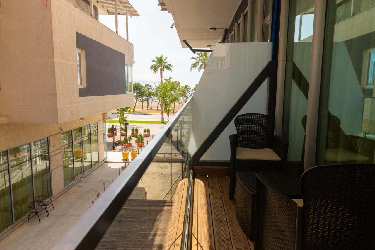 Hotel Aglon Vlorë Екстериор снимка