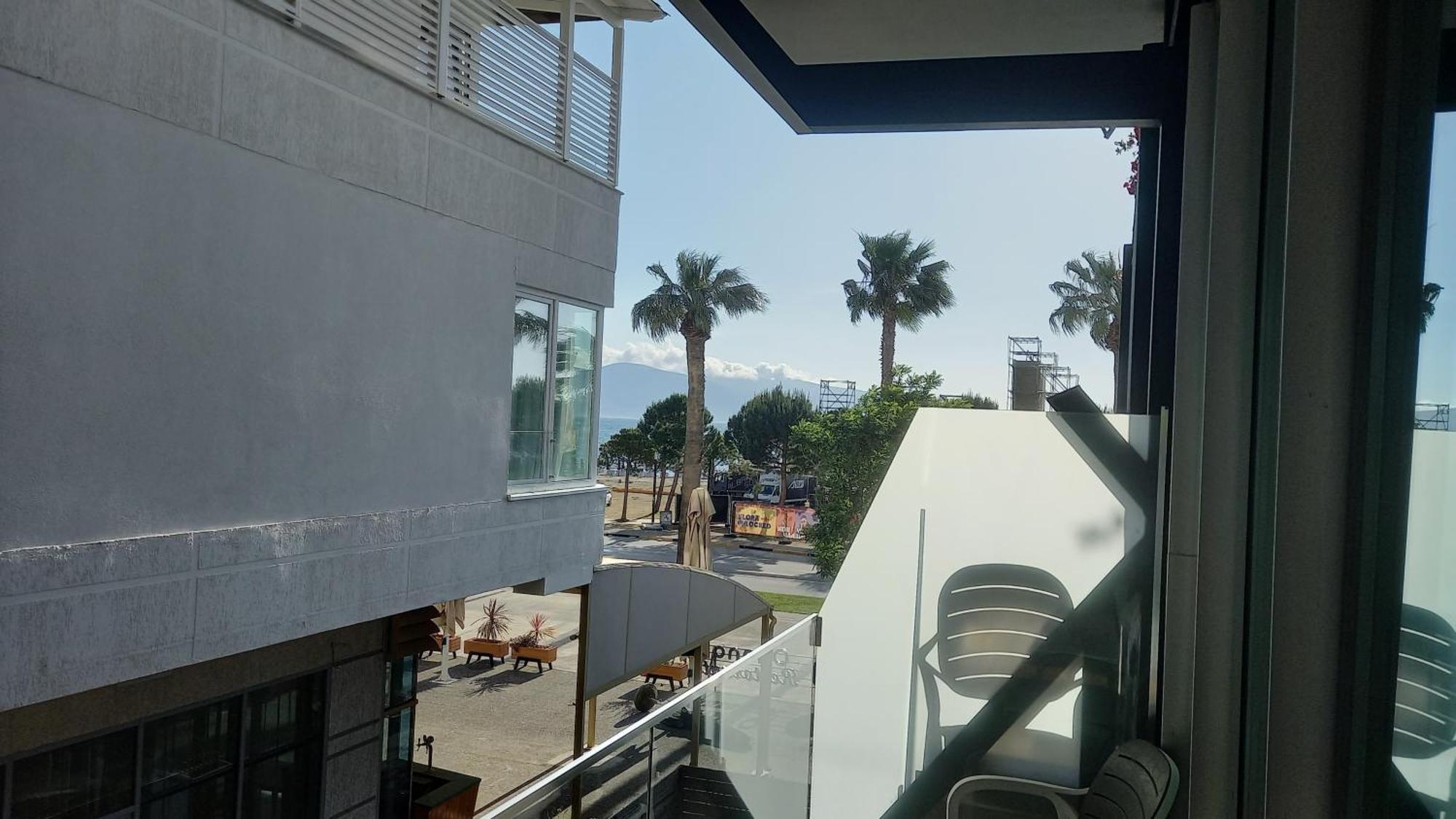 Hotel Aglon Vlorë Екстериор снимка