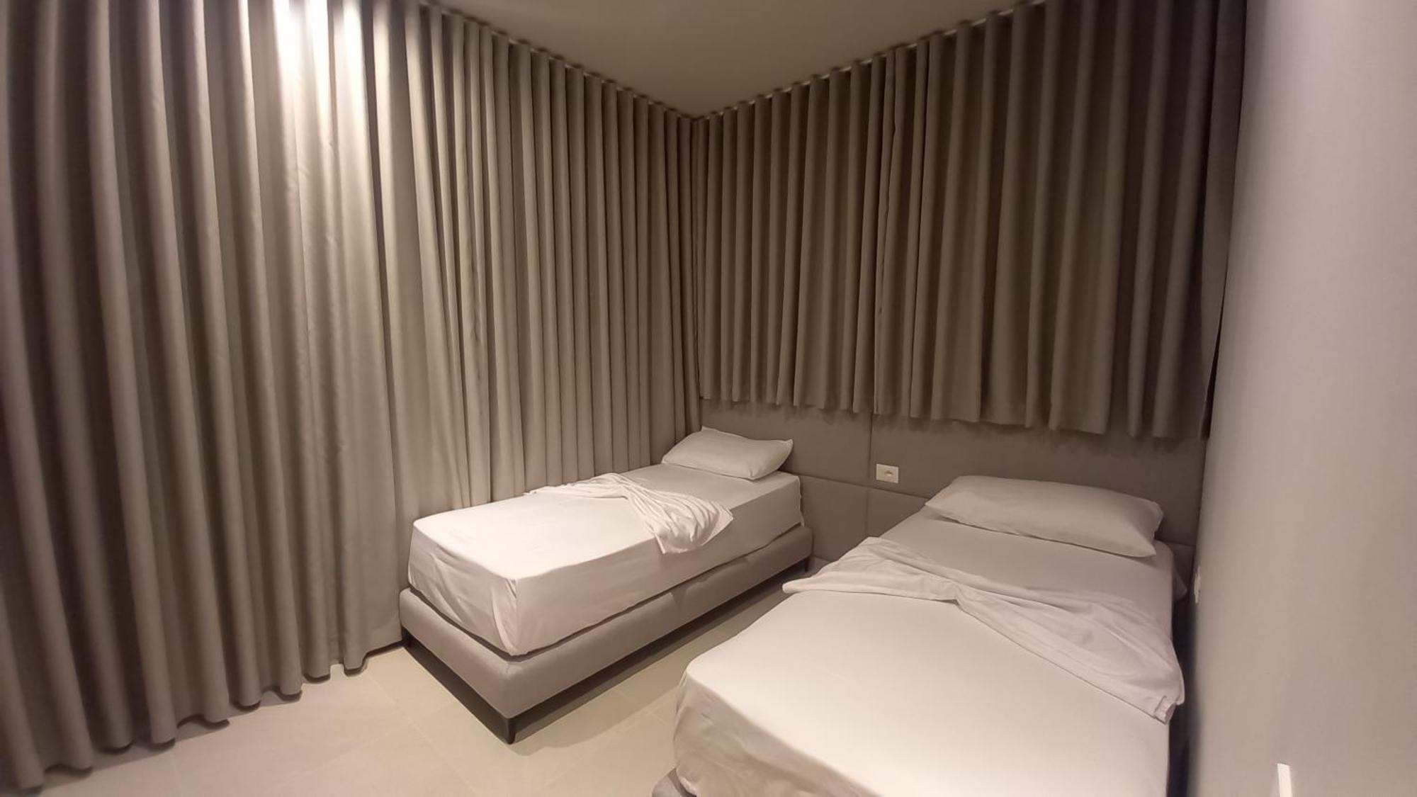 Hotel Aglon Vlorë Екстериор снимка