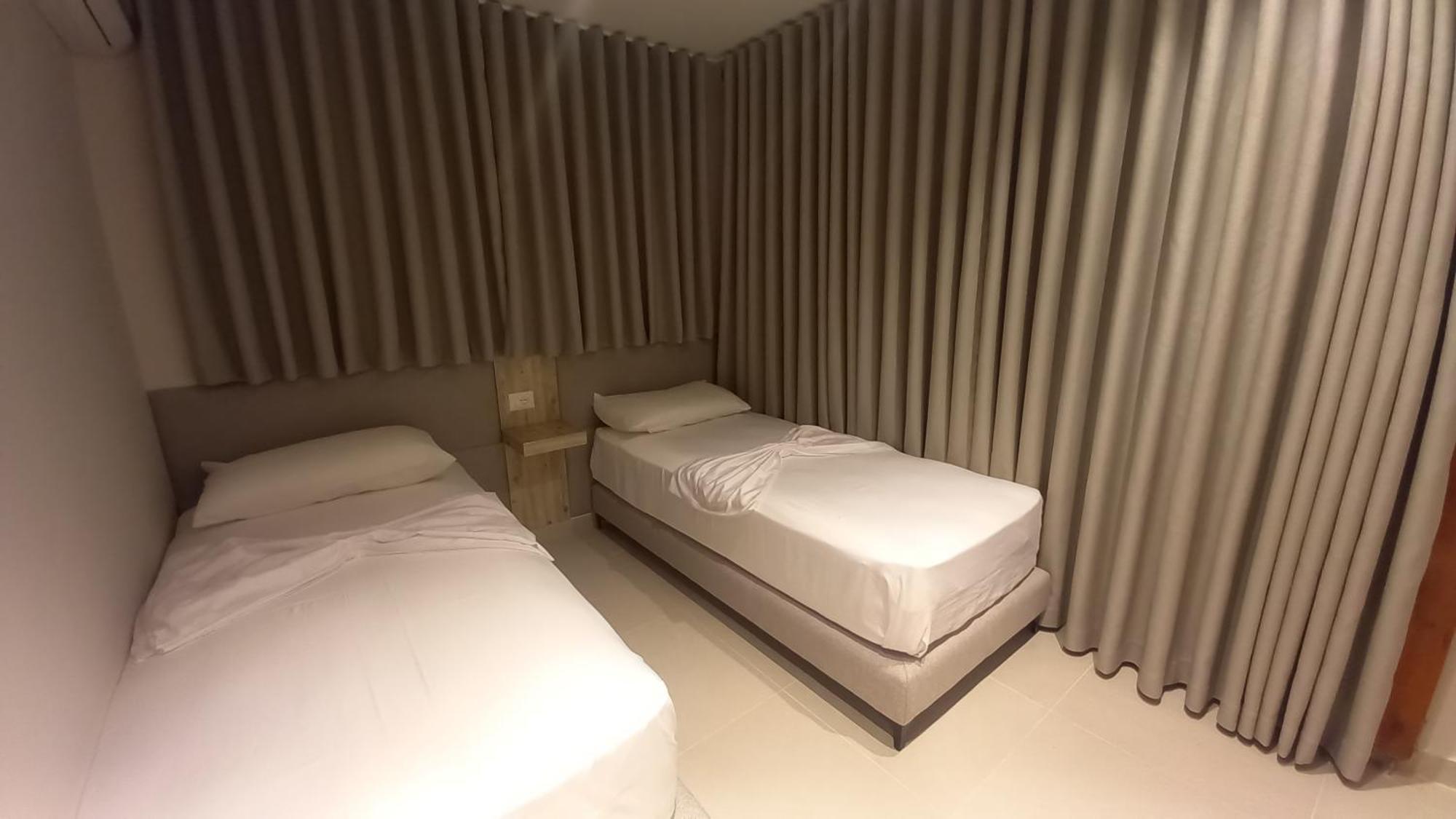 Hotel Aglon Vlorë Екстериор снимка