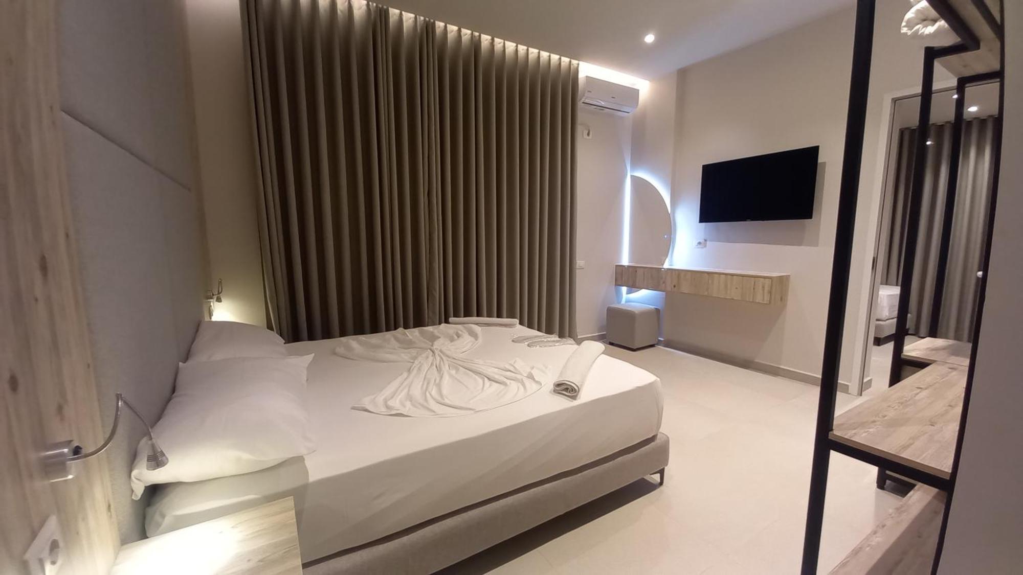 Hotel Aglon Vlorë Екстериор снимка
