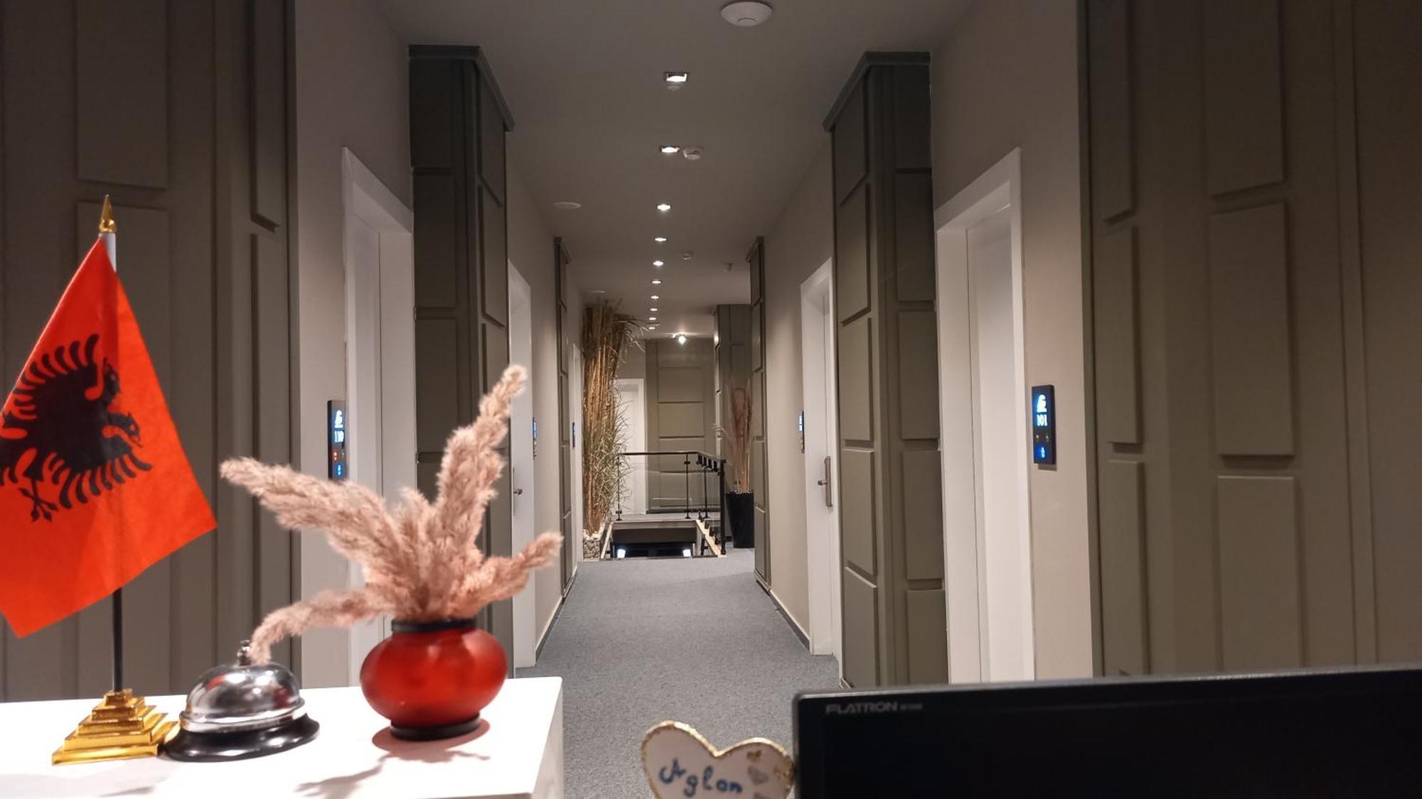Hotel Aglon Vlorë Екстериор снимка